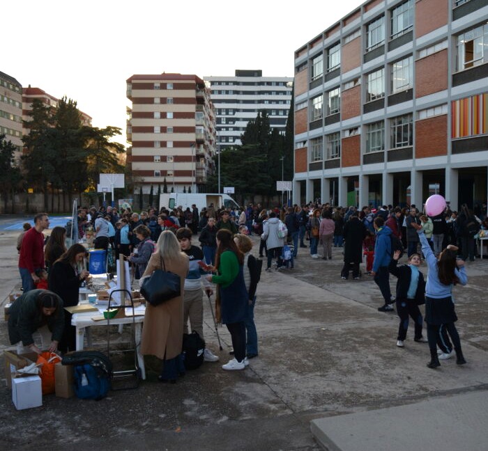 Mercadillo solidario 2025 Escuelas San Jose (3)